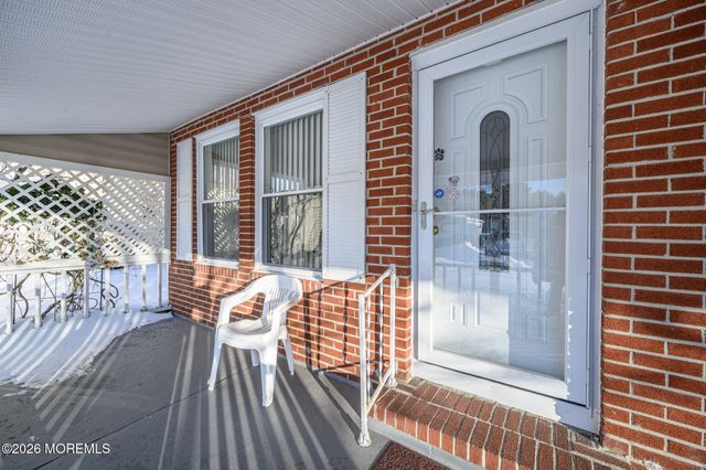 27 Bahamia Drive, Toms River, NJ 08757