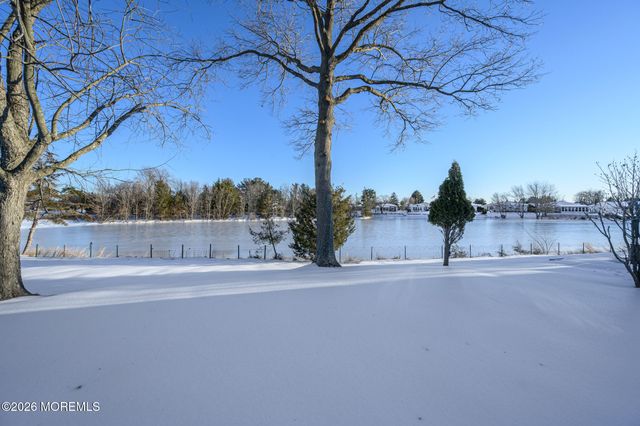 27 Bahamia Drive, Toms River, NJ 08757