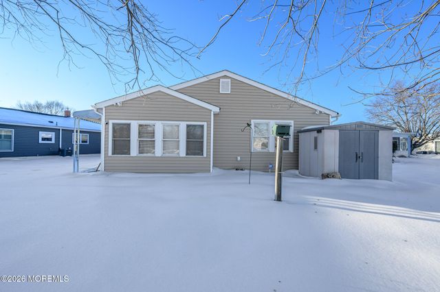 27 Bahamia Drive, Toms River, NJ 08757