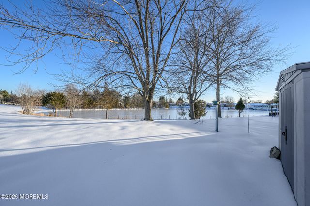 27 Bahamia Drive, Toms River, NJ 08757