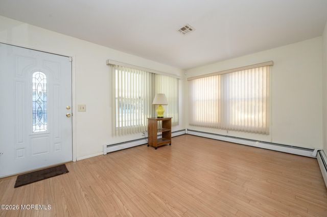 27 Bahamia Drive, Toms River, NJ 08757