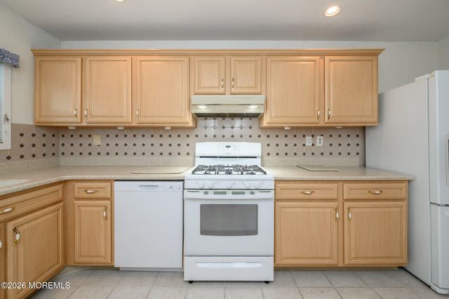 27 Bahamia Drive, Toms River, NJ 08757