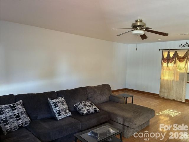 1504 Hunsinger Avenue, Gastonia, NC 28052