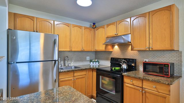 411 N Halifax Ave Apt 300, Daytona Beach, FL 32118