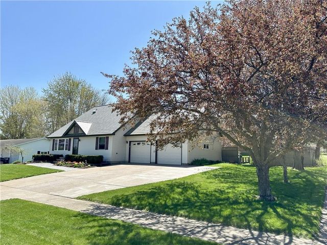 410 E Roosevelt Avenue, Fall Creek, WI 54742