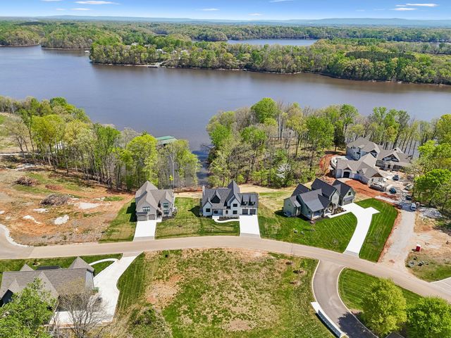 712 Fanning Bend Dr, Winchester, TN 37398