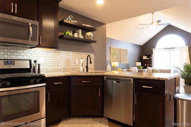 7852 Marie Drive 86, Shelby Twp, MI 48316