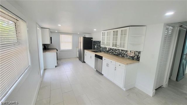 10671 Hampton ST, Bonita Springs, FL 34135