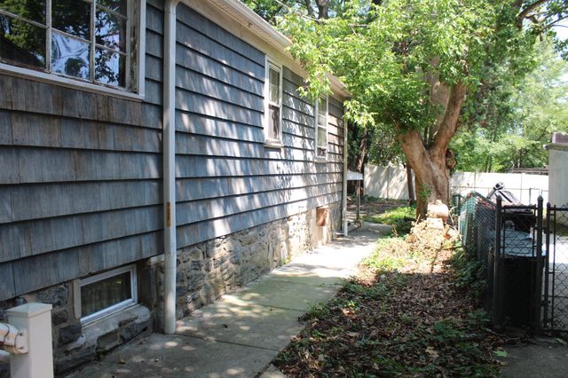 135 E GREENWOOD AVE, Lansdowne, PA 19050