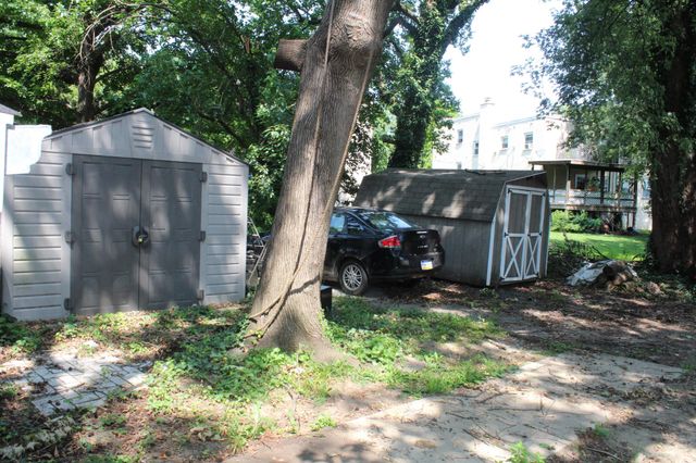 135 E GREENWOOD AVE, Lansdowne, PA 19050