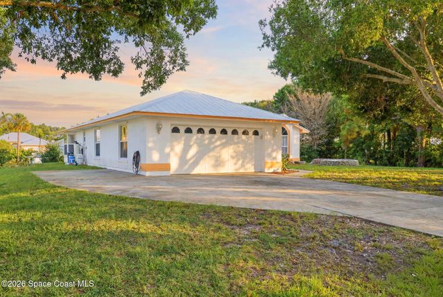 9931 Oak Street, Sebastian, FL 32976