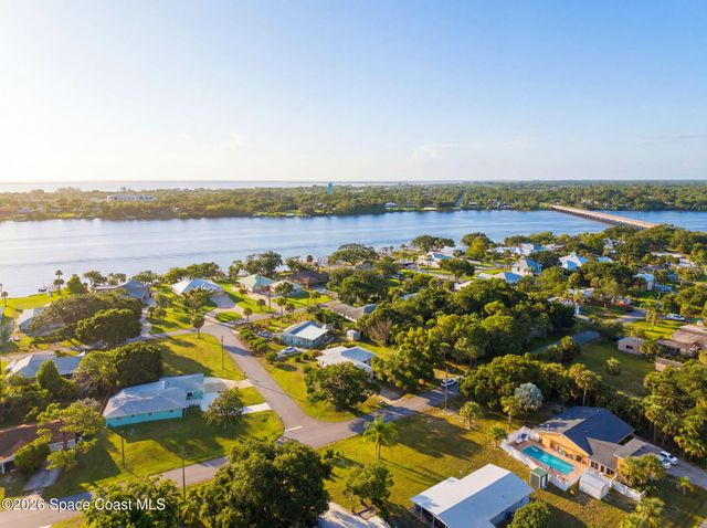 9931 Oak Street, Sebastian, FL 32976
