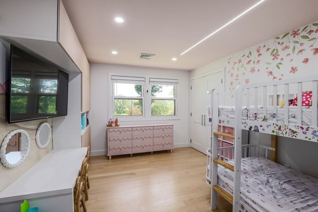 17 Institute Rd, Grafton, MA 01536