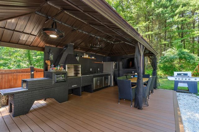 17 Institute Rd, Grafton, MA 01536