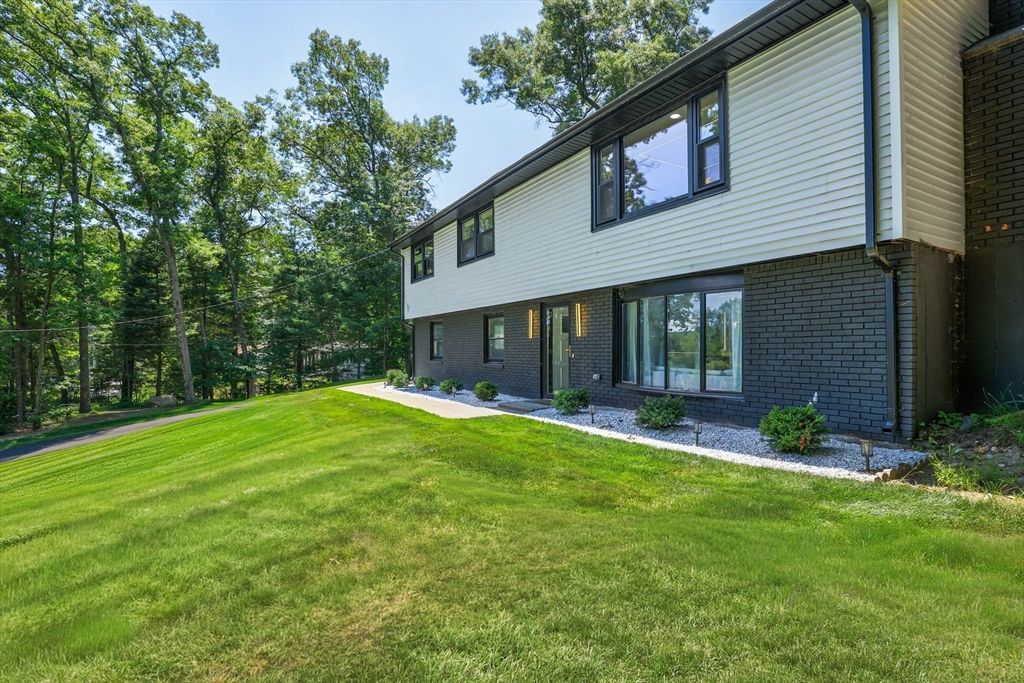 17 Institute Rd, Grafton, MA 01536