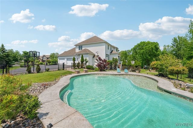 5703 Fairmeadow Court, Clarence, NY 14032