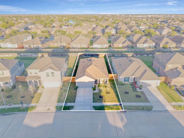 8218 Wave Arbor Drive, Cypress, TX 77433