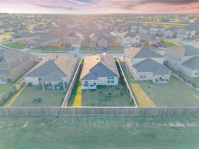 8218 Wave Arbor Drive, Cypress, TX 77433