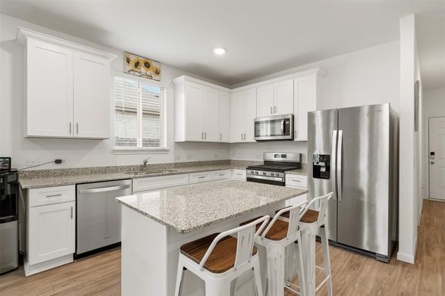 8218 Wave Arbor Drive, Cypress, TX 77433