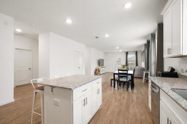 8218 Wave Arbor Drive, Cypress, TX 77433