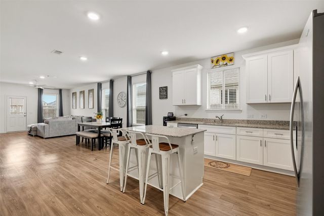 8218 Wave Arbor Drive, Cypress, TX 77433