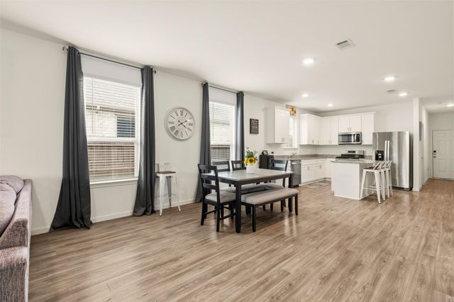 8218 Wave Arbor Drive, Cypress, TX 77433