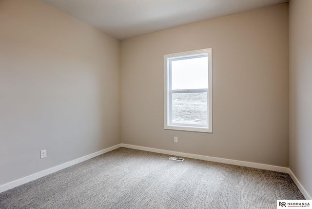 11209 N 173 Avenue, Bennington, NE 68007