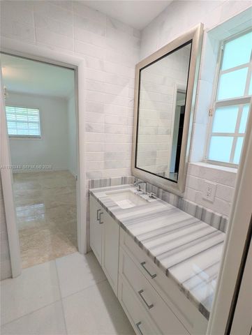 5920 Maynada St 5920, Coral Gables, FL 33146