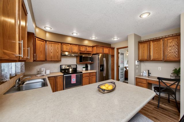 6837 Mill Pond Drive, Urbandale, IA 50322