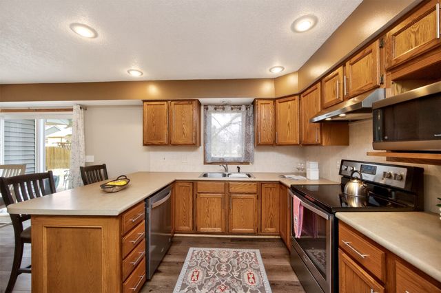 6837 Mill Pond Drive, Urbandale, IA 50322