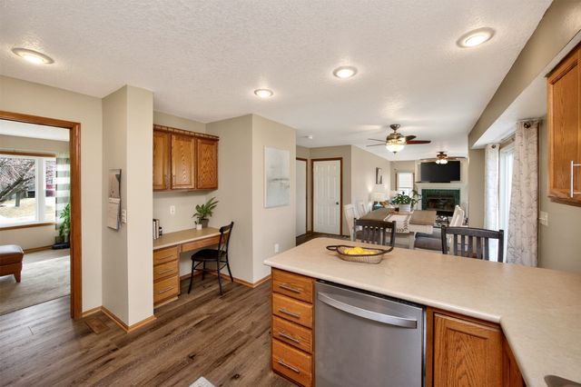 6837 Mill Pond Drive, Urbandale, IA 50322