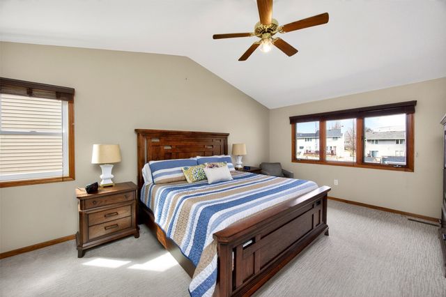 6837 Mill Pond Drive, Urbandale, IA 50322