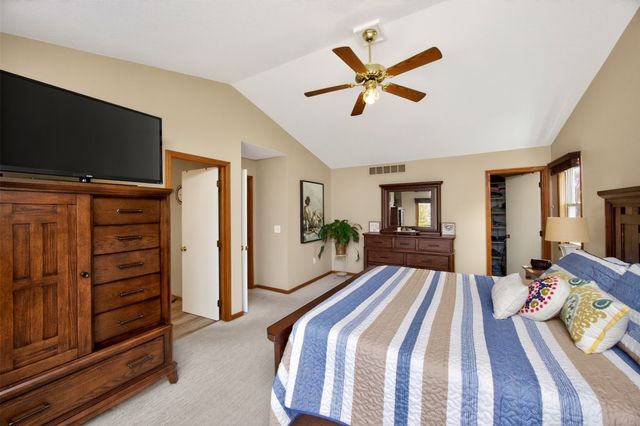 6837 Mill Pond Drive, Urbandale, IA 50322