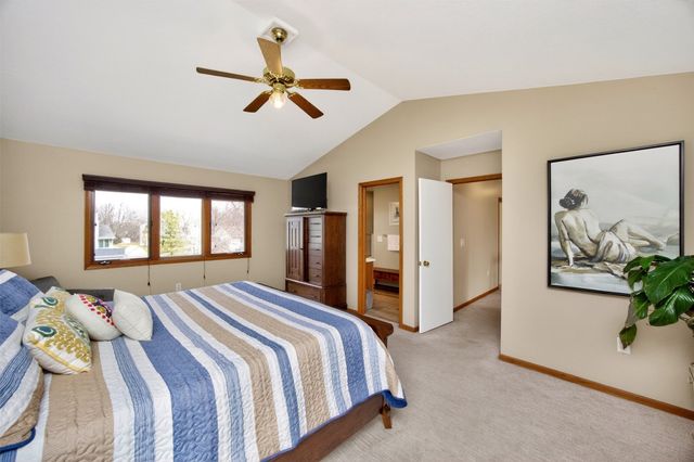 6837 Mill Pond Drive, Urbandale, IA 50322