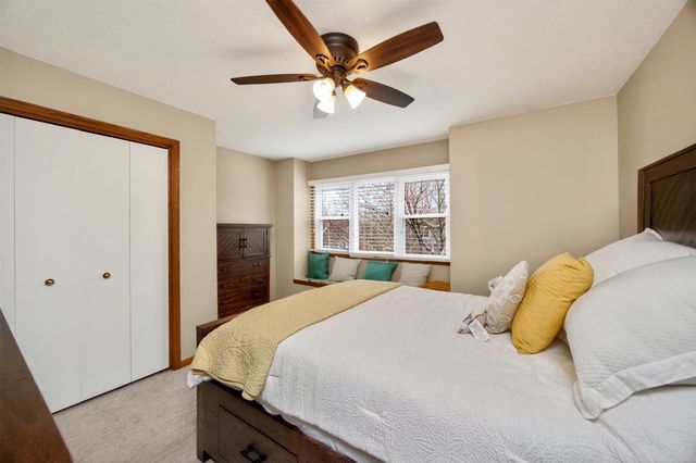 6837 Mill Pond Drive, Urbandale, IA 50322