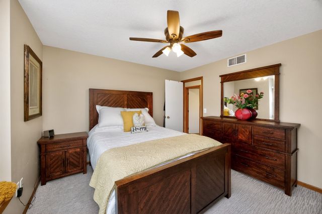 6837 Mill Pond Drive, Urbandale, IA 50322