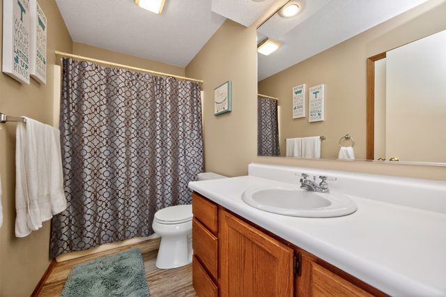 6837 Mill Pond Drive, Urbandale, IA 50322