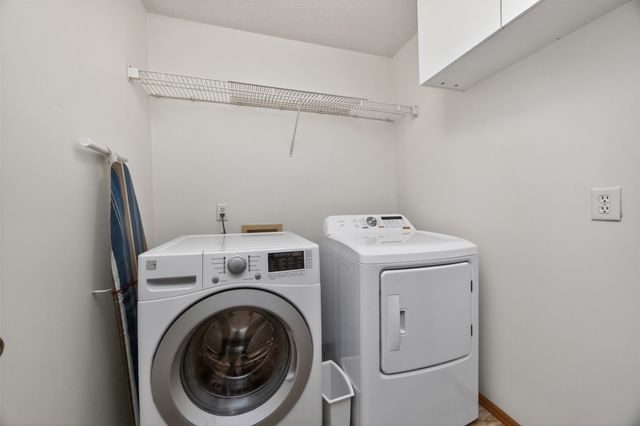 6837 Mill Pond Drive, Urbandale, IA 50322