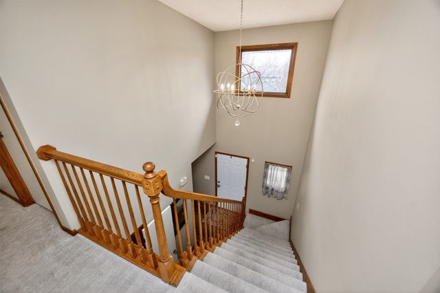 6837 Mill Pond Drive, Urbandale, IA 50322