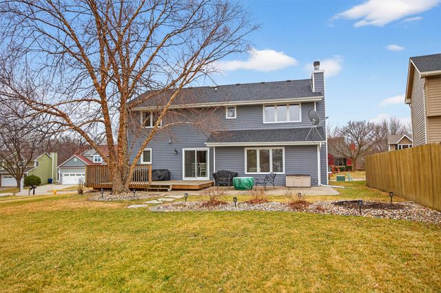 6837 Mill Pond Drive, Urbandale, IA 50322