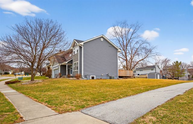 6837 Mill Pond Drive, Urbandale, IA 50322