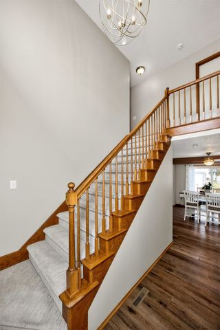 6837 Mill Pond Drive, Urbandale, IA 50322