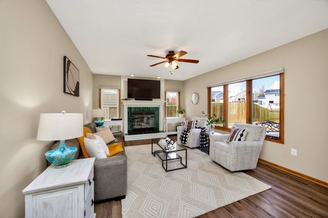 6837 Mill Pond Drive, Urbandale, IA 50322