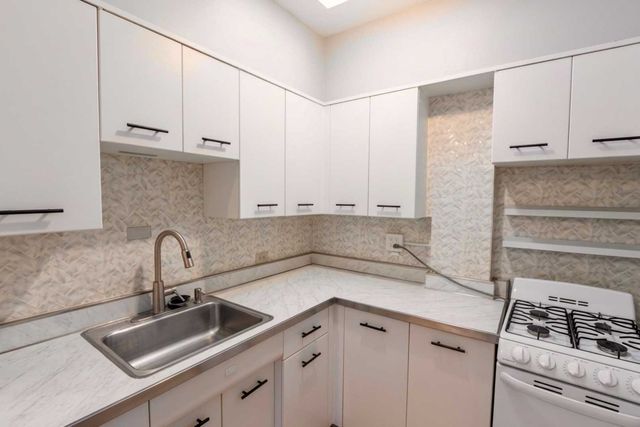 2330 N Lincoln Park W Avenue 4C, Chicago, IL 60614