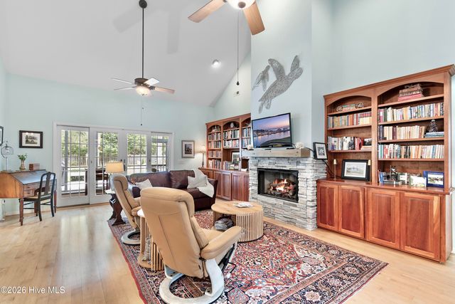 1016 Captain Adkins Drive SE, Southport, NC 28461