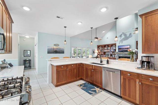 1016 Captain Adkins Drive SE, Southport, NC 28461