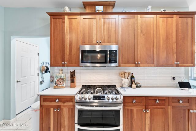 1016 Captain Adkins Drive SE, Southport, NC 28461
