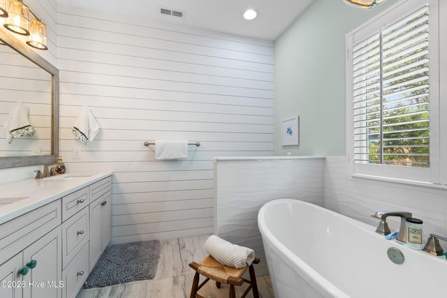 1016 Captain Adkins Drive SE, Southport, NC 28461