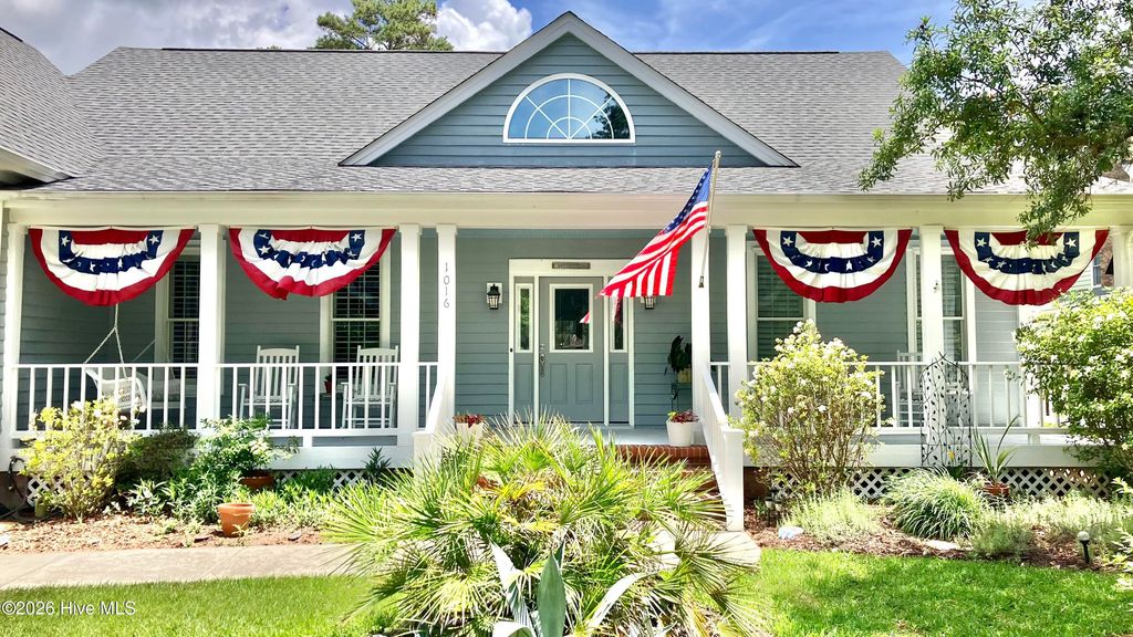 1016 Captain Adkins Drive SE, Southport, NC 28461