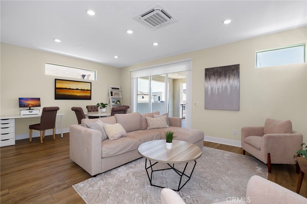 Image 16 of property listing at 27512 Golden Currant Place, Valencia, CA 91381